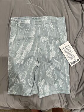 Women’s High-Rise Athletic Bike Shorts in Light Sage Print